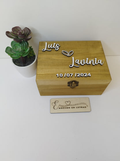 CAJA ROBLE PARA RELOJ DE COMPROMISO  PERSONALIZADA