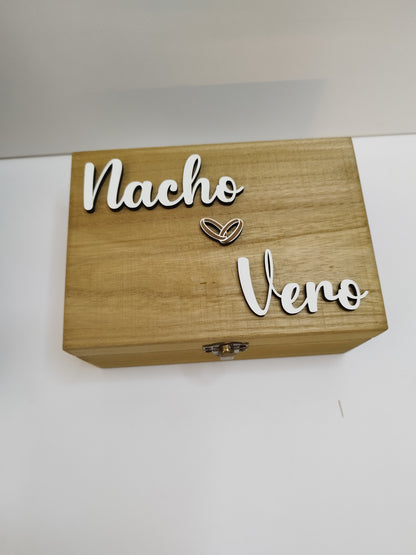 CAJA ROBLE PARA RELOJ DE COMPROMISO  PERSONALIZADA