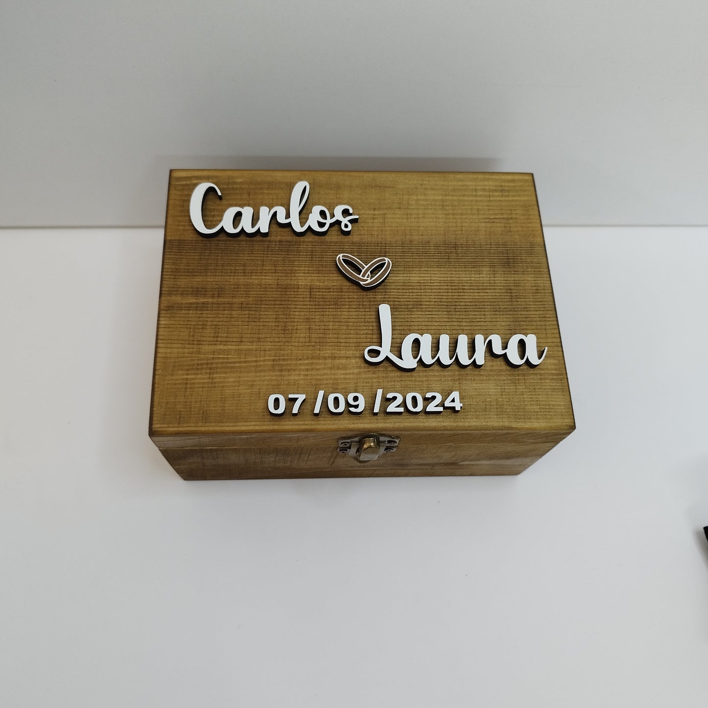 CAJA ROBLE PARA RELOJ DE COMPROMISO  PERSONALIZADA