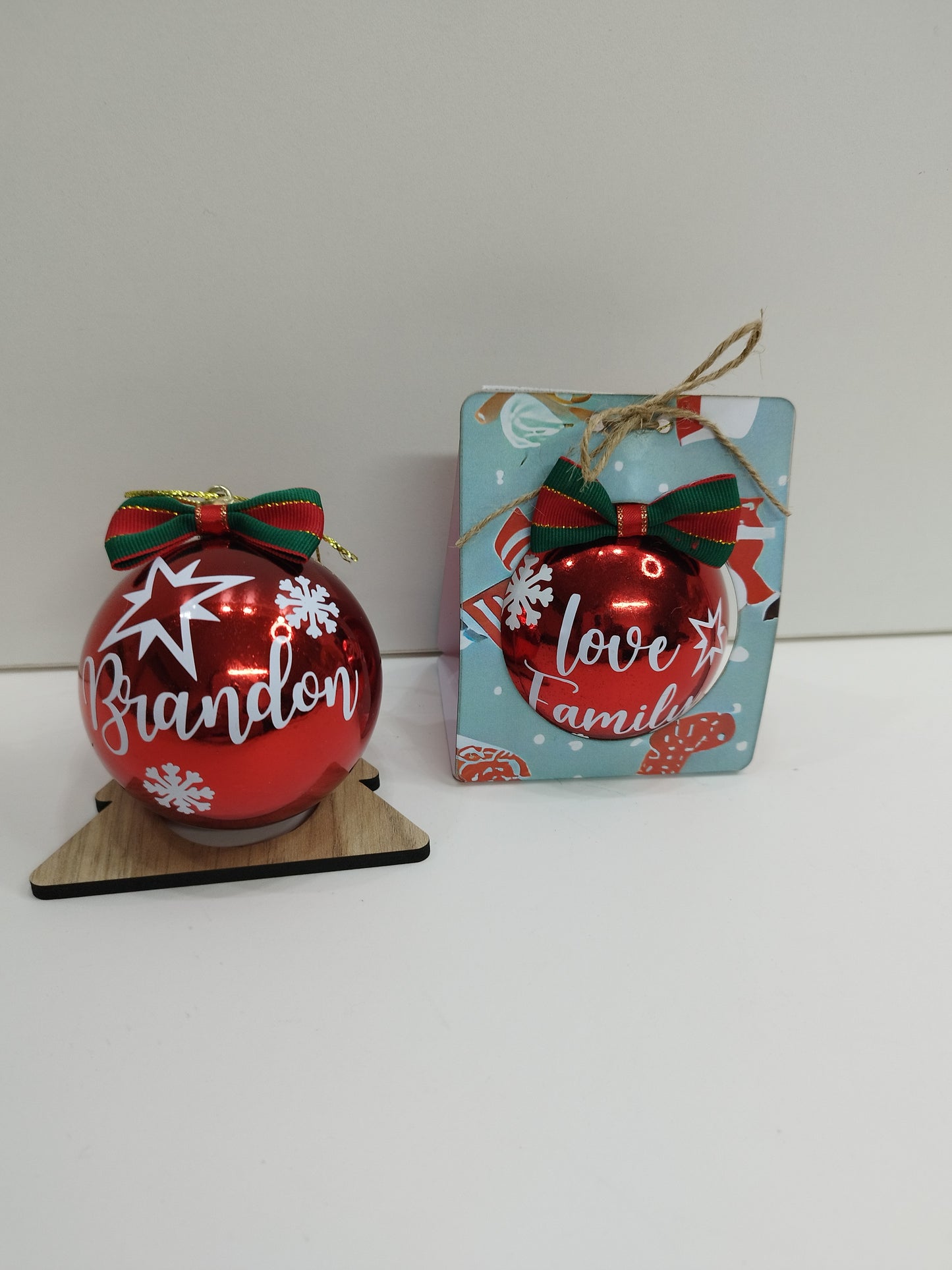 BOLA DE NAVIDAD PERSONALIZADA
BOLA DE NAVIDAD ROJA PERSONALIZADA, ESFERA DE NAVIDAD ,
REGALO DE NAVIDAD 
, DSETALLES DE NAVIDADV , MARCASITIOS NAVIDAD