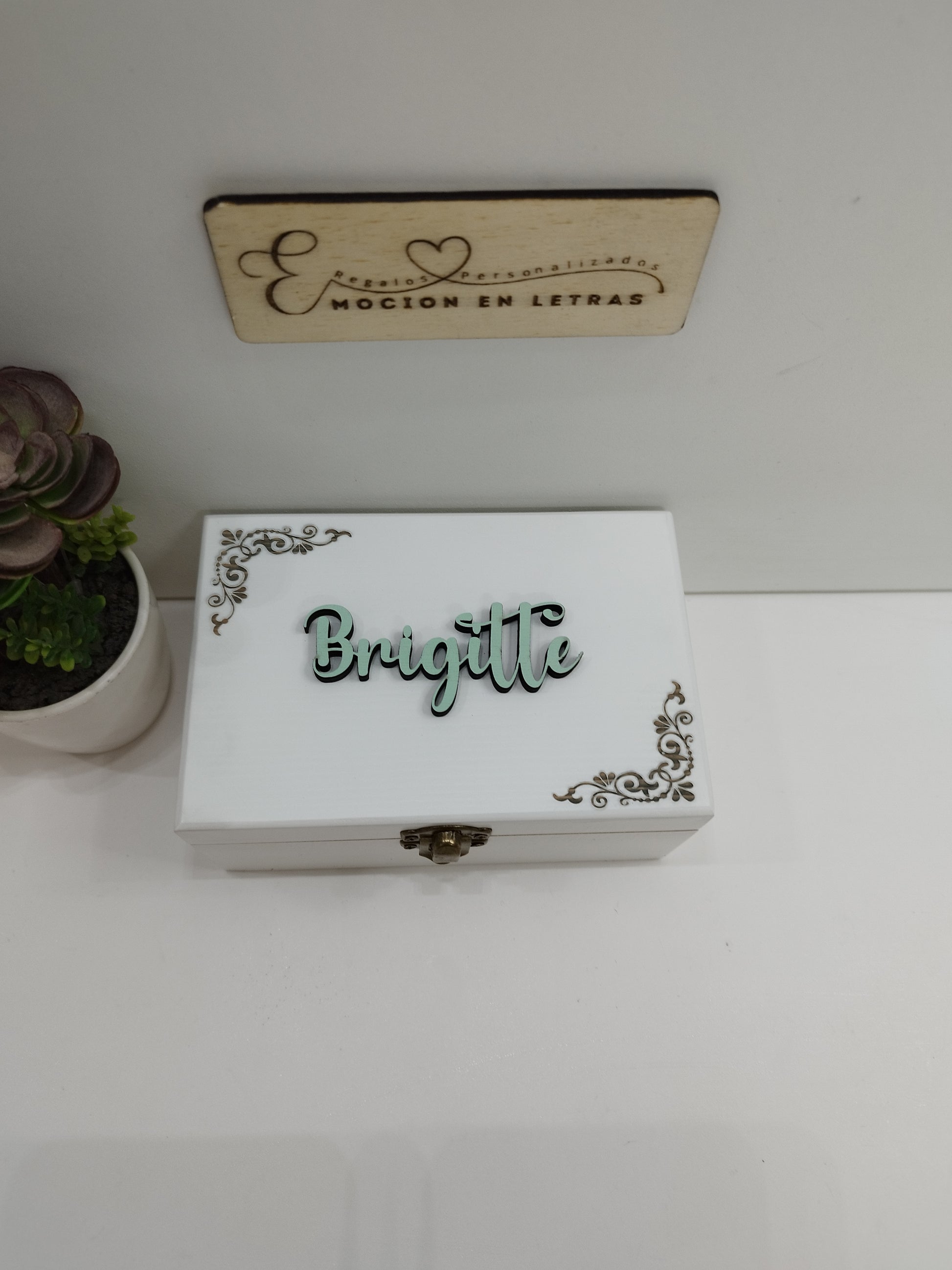 caja de madera personalizada, caja de madera personalizada blanca , caja de madera , regalo mujer, regalo chica, regalo para mamá, regalo novios, regalo de san valentin , regalo personalizado , grabado laser , corte laser , caja de madera vintage,  regalo para novia 