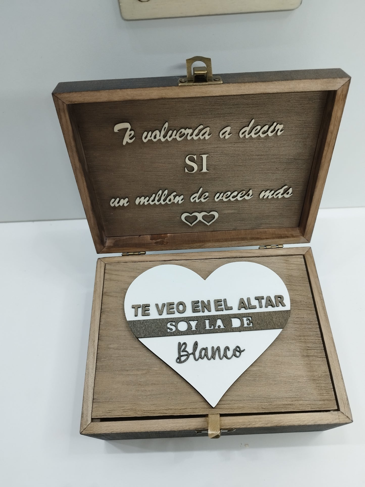 CAJA  VINTAGE PARA RELOJ DE COMPROMISO  PERSONALIZADA